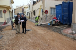 Las obras de la calle Padre Vázquez Alfaya modernizan las redes de saneamiento y abastecimiento en la zona