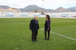 El Ayuntamiento regenera el césped del Estadio Municipal Escribano Castilla