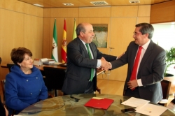 Diputación y Ayuntamiento de Granada firman el convenio para el tratamiento de residuos en la capital