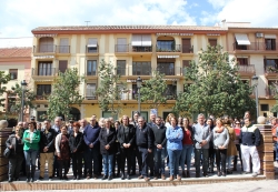 Motril muestra su solidaridad con las víctimas de los atentados de Bruselas en un emotivo minuto de silencio