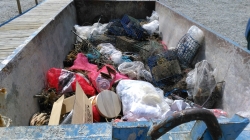 Un total de 78 buzos recogen más de 20 kilos de residuos durante la jornada de limpieza de fondos marinos en Calahonda