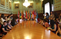 La alcaldesa de Motril recibe en el Ayuntamiento a una veintena de alumnos de intercambio franceses