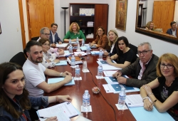 La alcaldesa muestra su compromiso para que el Ayuntamiento vuelva a apoyar económicamente a la UNED de Motril