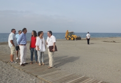 El Ayuntamiento de Motril inicia con su propia maquinaria y recursos la mejora de las playas motrileñas