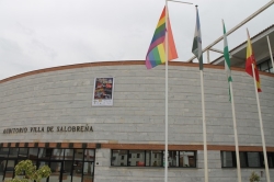 El Ayuntamiento de Salobreña luce en su fachada la bandera del Orgullo Gay