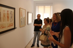 La alcaldesa y la familia del artista Hernández Quero inauguran las visitas guiadas a la exposición sobre su obra