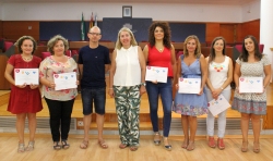 María Ángeles Escámez entrega los diplomas a una quincena de alumnos del curso de ‘Ofimática de Nivel Medio’