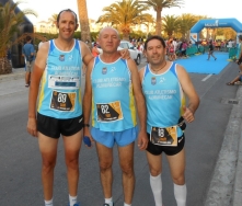El Club Atletismo Almuñécar en los 10 Km. Playa Granada