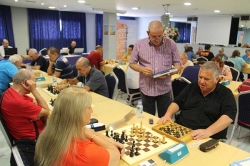 Medio centenar de jugadores acoge el XVII Open de Ajedrez para Ciegos que se celebra en Almuñécar.