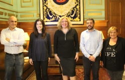 Esther García Garaluz recibe el reconocimiento de la Ciudad de Motril