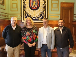 La alcaldesa felicita al nuevo delegado en Granada de la Federación Andaluza de Natación, el motrileño Paulino Martínez