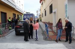 La alcaldesa visita las obras de mejora de la calle Padre Isla
