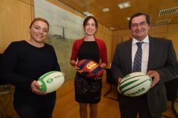 El presidente recibe a la granadina Alhambra Nievas, mejor árbitro de rugby del mundo