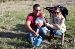 63 familias participan en una nueva plantación del ‘Bosque de la Vida’