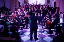 La Orquesta Sinfónica Ciudad de Atarfe ofreció un extraordinario concierto en Almuñécar interpretando la Misa de la Coronación de Mozart.