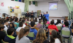 María Ángeles Escámez explica el Estatuto de Autonomía de Andalucía a un centenar de niños y niñas de 5º y 6º de Primaria del Centro Educativo San Ant