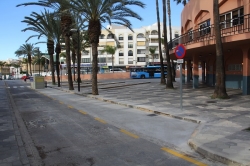 Almuñécar mejora la accesibilidad en la estación de autobuses con plazas de aparcamiento