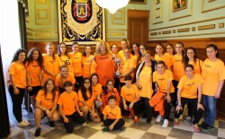 La alcaldesa destaca al Club Deportivo Cultural Asako Motril “como todo un ejemplo de igualdad”