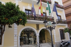 El Ayuntamiento de Almuñécar decreta un día de luto por la muerte del niño Yeray Parra Martín