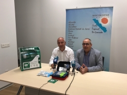 El patio central del Ayuntamiento de Motril contará, desde hoy, con un desfibrilador.
