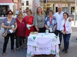 La alcaldesa de Motril apoya la jornada de cuestación de la Asociación Española Contra el Cáncer