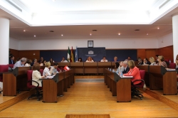 El Pleno aprueba un Plan de Fomento del Empleo Agrario (PFEA) para la limpieza y mantenimiento de las playas de Poniente, Granada, Las Azucenas y El C