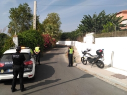 La Policía Local de Motril detiene al presunto autor de varios robos en distintas viviendas de Calahonda