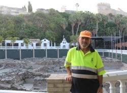 Un empleado municipal de Almuñécar encuentra una cartera con casi 1.000 euros en el parque El Majuelo.