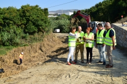 Los trabajos de limpieza  y acondicionamiento de las ramblas y cauces de Salobreña estarán finalizados para el otoño