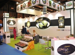 Almuñécar destaca la labor de promoción de los subtropicales que han realizado en Madrid Frutas Los Cursos y Frutas Manzano