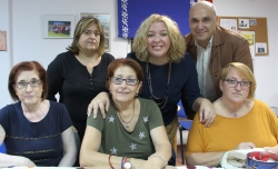 La alcaldesa visita el Taller de Adultos del barrio de Las Angustias