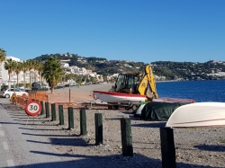 La eliminación de plazas de aparcamiento en la zona de Peña Parda, en La Herradura,  supondrá un grave problema para los negocios de la zona.