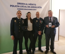 María Ángeles Escámez felicita a los agentes de la Policía Local de Motril reconocidos con la Orden al Mérito de la Policía Local de Andalucía