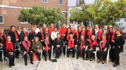 Flor Almón y Gregorio Morales acompañan al Coro de los Centros de Día en su visita a las residencias de San Luis, Nueva Vida y Costa Nevada