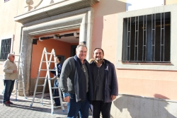 El Ayuntamiento renueva las puertas del Mercado Municipal de Motril