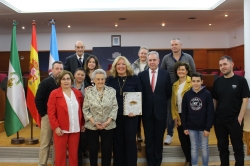 Motril reconoce la labor docente de María Hens Lorente con la concesión de la Medalla de Oro de la Ciudad