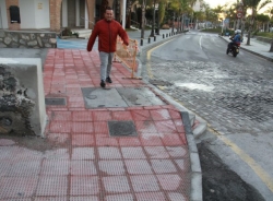 El Ayuntamiento de Almuñécar mejora el cauce del barranco Los Marinos y une el acerado entre Chinasol y Mariote