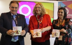 Medio centenar de negocios participan en la guía gastronómica de Motril presentada en FITUR