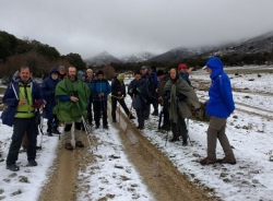 Una treintena de senderistas sexitanos realizaron una ruta entre nieve y sol