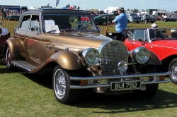 Exposición de coches antiguo del club Panther de Reino Unido en Salobreña