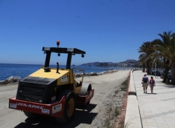 Costas finaliza los trabajos de reparación de la escollera de protección del paseo Reina Sofia de Almuñécar