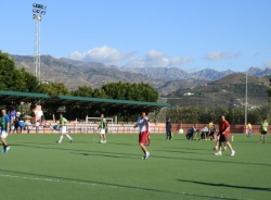 Almuñécar sustituirá en el mes de julio el césped artificial del campo de fútbol “Río Verde”
