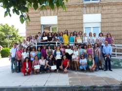 Auxiliares de servicios sociales de Huétor Tájar, Alhama y Montefrío visitan los centros de Armilla