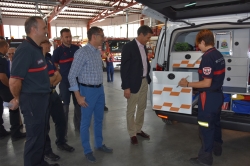 Diputación proporciona un nuevo vehículo de intervención rápida al Parque de Bomberos de Baza