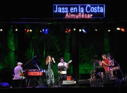 Robin Mckelle puso a bailar al público en Festival Jazz en la Costa de Almuñécar