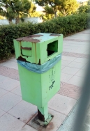 Ciudadanos Salobreña demanda la instalación de nuevos puntos en la ciudad con papeleras sanecan y un mejor mantenimiento de los que ya existen