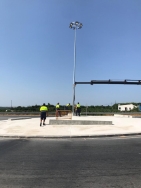 LA ROTONDA DE LOBRES MEJORA SU SEGURIDAD CON LA INSTALACIÓN DE  ILUMINACIÓN