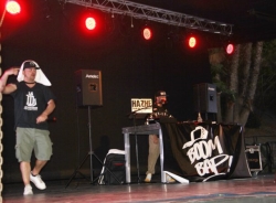 El parque El Majuelo de Almuñécar se convirtió en el centro del rap veraniego