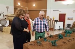 Campotéjar viaja al pasado con una muestra de aperos y fotografías antiguas