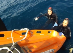 Aparece una mujer muerta flotando en la bahía de La Herradura